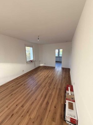 Neu renovierte 3 Zimmer Wohnung, teilmöbliert mit Einbauküche in Jena Löbstedt