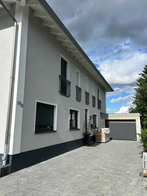 Neuwertige 4-Zimmer-Terrassenwohnung mit sehr großen Garten in Menden (Sauerland)