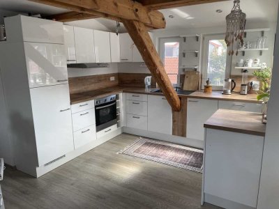 Schöne möblierte Dachgeschosswohnung mit Dachterrasse