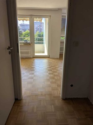 Stilvolle, sanierte 2,5-Zimmer-Wohnung mit Balkon und Garage in Pforzheim, Haidach