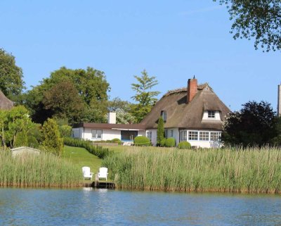 Reetvilla mit eigenem Schlei-Ufer