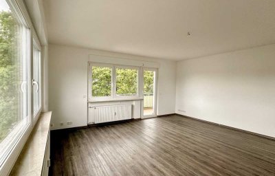 Erstbezug nach Modernisierung: Helle 3-Zimmer Wohnung mit Balkon, Tageslichtbad, Parkplatz