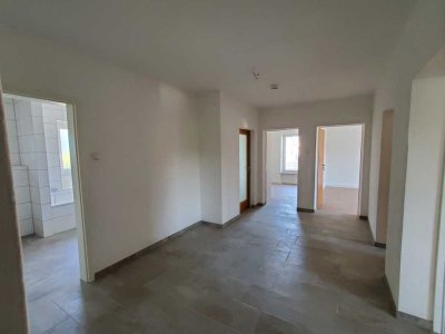 2022 Sanierte Wohnung mit Balkon: schöne, helle 4-Zimmer-Wohnung in Mühldorf
