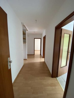 drei Zimmerwohnung im 2. Obergeschoss mit Einbauküche