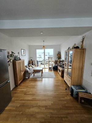 Helle Dachgeschosswohnung im Penthouse-Stil mit großem Balkon – Nachmieter gesucht