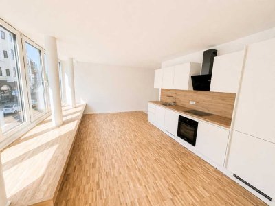 Erstbezug mit Sitzfenster: Sehr helle 60 m² Wohnung mit EBK & Parkett