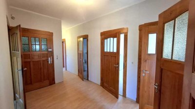 Dachgeschosswohnung mit außergewöhnlichem Flair direkt am Auensee! Garage!