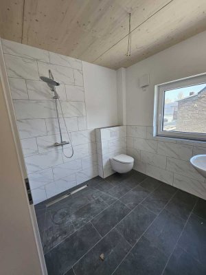 neue senioren-/ behindertengerechte Wohnungen in modernem KFW 40+ - Haus sofort frei!