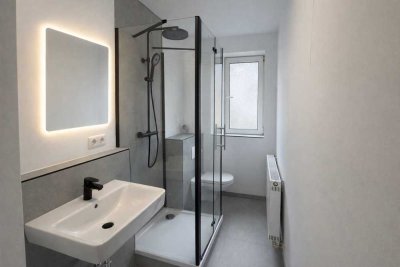 Frisch Sanierte 2ZKB-Wohnung mit 3,9% Rendite im begehrten Dichterviertel