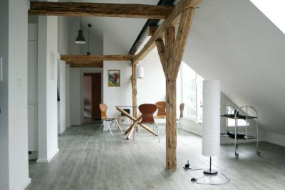 Lichtdurchflutetes Penthouse mit Holzbalken in Braunschweig-Ägidienstraße