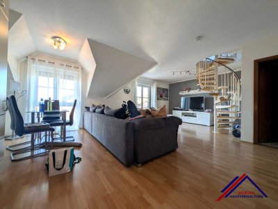 Helle Dachgeschosswohnung mit Galerie, offener Küche, Garage und Keller – sofort bezugsfrei
