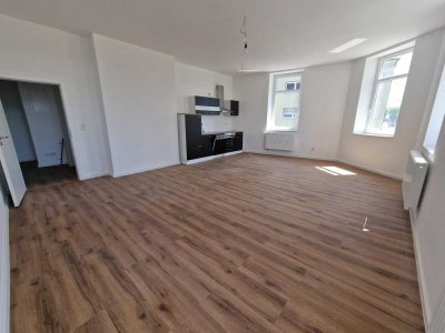 Zwei neu renovierte 2-Zimmer-Wohnungen mit Einbauküche