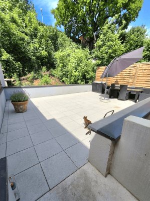 Wohnen wie im eigenen Haus: Große Terrasse + Garten | Ruhige, nahezu freistehende Eigentumswohnung in Enns