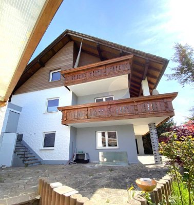 facettenreiches großzügiges 3 Familien-Haus mit Fernsicht und ruhiger Hanglage …
