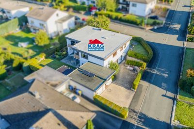 ++ KRAG Immobilien ++ Zwei Generationen: Hauptwohnung mit Weitblick, unten Terrasse ++