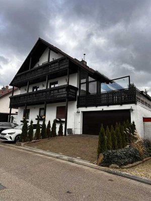 Großzügige Maisonette-Wohnung mit Terrasse, Balkonen, Wintergarten in ruhiger Wohnlage