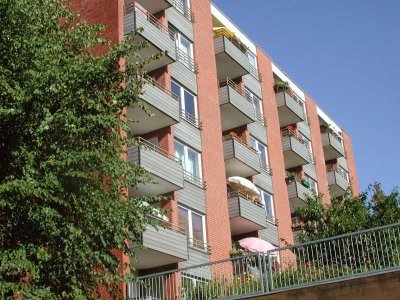 Schöne 2 Zimmer Wohnung mit Balkon in End-Etage