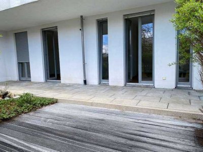 Schöne Terrassenwohnung nahe an Ubahn, Park und See