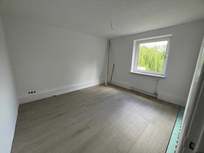 Schöne und sanierte 3-Raum-EG-Wohnung mit Balkon und Einbauküche in Bergen an der Dumme