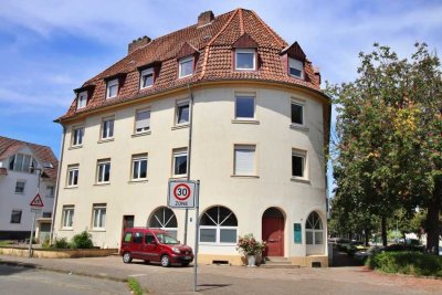 Charmante Altbauwohnung mit Balkon im Dachgeschoss!