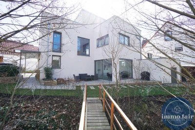 Luxuriöses Wohnhaus in schöner Wohnlage mit Einliegerwohnung