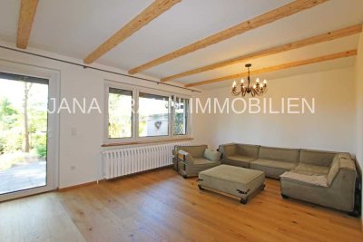 Einfamilienhaus und Kanzlei, Praxis oder Büro auf parkartigem Grundstück