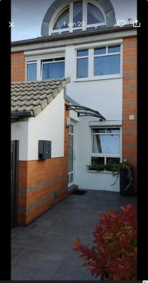 Reihenmittelhaus mit Garten und Garage zu vermieten