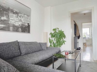Schöne gemütliche Wohnung mit großem Balkon & Einbauküche.