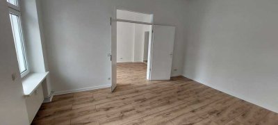 Sehr helle, renovierte Ladenwohnung am Mandrellaplatz