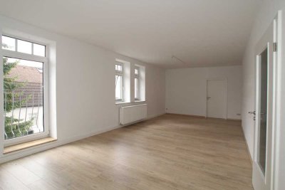 Großzügige Wohnung mit Laminat, Dusche und Wanne...