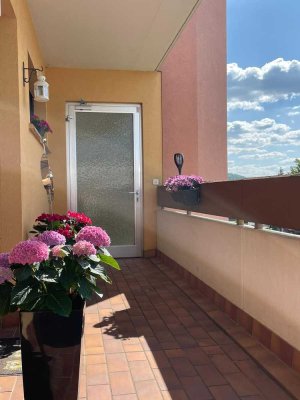 Vollständig renovierte 3-Zimmer-Wohnung mit Balkon, Garage und EBK in Emmerthal