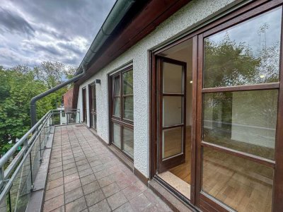 Modernisierte 3-Zimmer Dachgeschoss Wohnung - 2 Balkone + 2 Badezimmer