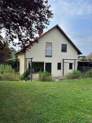 Freistehendes Haus für die junge Familie