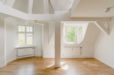 Traumhafte Dachgeschoss-Maisonettewohnung mit großzügiger Dachterrasse in bester Zehlendorfer Lage!