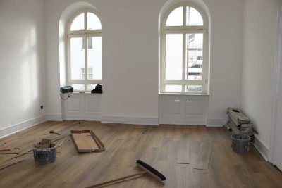 WG geeignete: Schöne 4-Zimmer-Altbauwohnung in Gießen Innenstadtlage, Nähe Bahnhof, Balkon