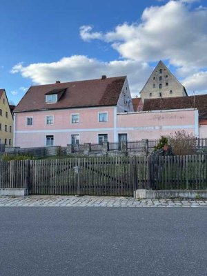 Wohn-und Geschäftshaus innerhalb der alten Stadtmauern von Velburg zum neuen Leben erwecken !