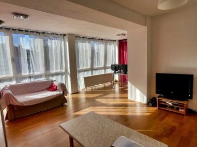 Helle Wohnung mit Wintergarten 
in Feldkirchen bei München