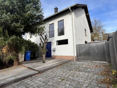 Familienfreundliche Doppelhaushälfte in Bestlage von Bonn-Röttgen