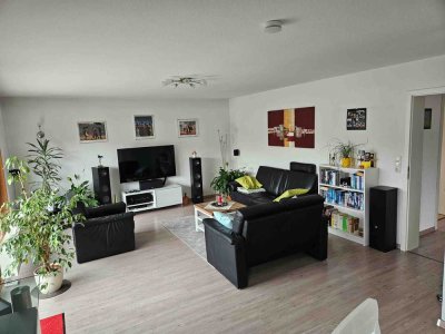 Helle und vorteilhaft geschnittene 5-Zimmer-Wohnung mit Balkon und EBK in Ingelheim am Rhein