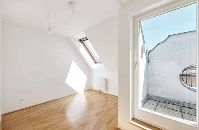 Herrliche 2-Zimmer-Dachgeschosswohnung mit Terrasse - 
Nähe U3 Hütteldorfer Straße!