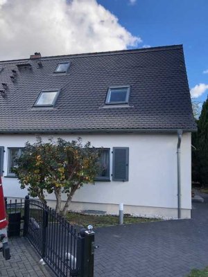 Charmante Doppelhaushälfte in ruhiger Lage