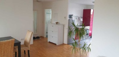 Attraktive 2-Zimmer-Maisonette-Wohnung mit Einbauküche und Balkon in Riehl, Köln