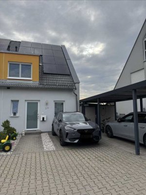 Familienfreundliche Doppelhaushälfte mit PV-Anlage
