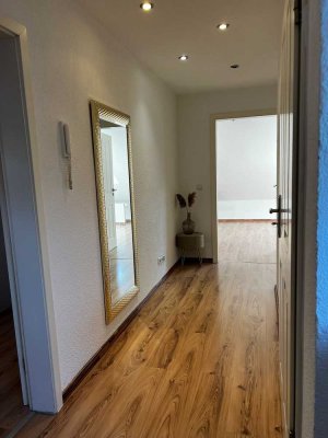 Sanierte 2,5-Raum-Wohnung mit Einbauküche in Mannheim Sandhofen in ruhiger Lage, Tel: 017683001477