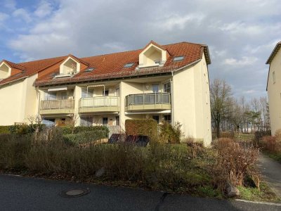 ++In ruhiger Lage, schöne 3-Raumwohnung mit Balkon und 2 Stellplätzen in Kesseldorf++