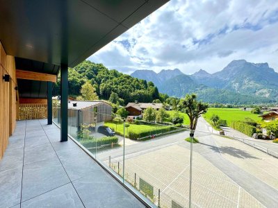 Moderne Neubauwohnung mit eigenem Garten und atemberaubendem Bergblick