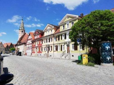 Bestlage: Charmante helle 2-Zimmer-Wohnung in Bad Windsheim