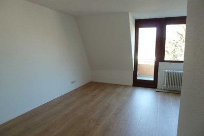 2-Zimmer-Dachgeschosswohnung im Grünen - Renoviert - Bremen-Sebaldsbrück
