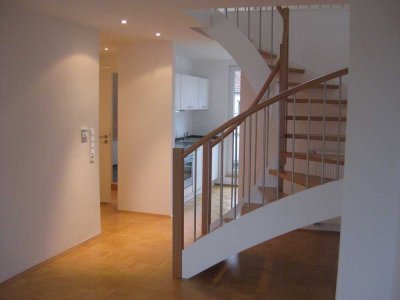 Hannover Zoo, Bestlage, schöne Maisonettewohnung mit EBK und Balkon, von privat