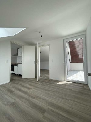 Helle 3-Zimmer-Wohnung mit Balkon und Einbauküche in Grafenberg